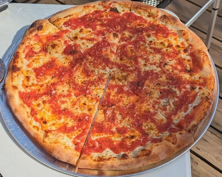 Pizza de Segredo Di Bruno com molho extra - Especial Don Mussarelo